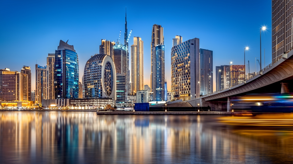 How to start a business in Dubai , UAE